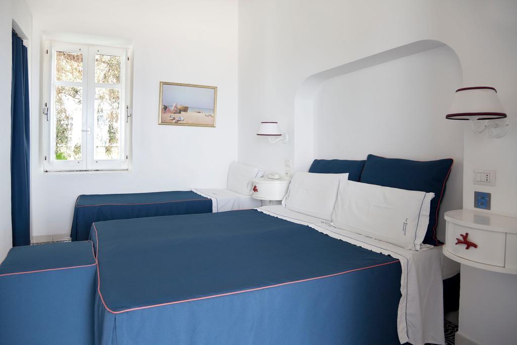 Hotel La Terrazza Panarea Pokoj fotografie
